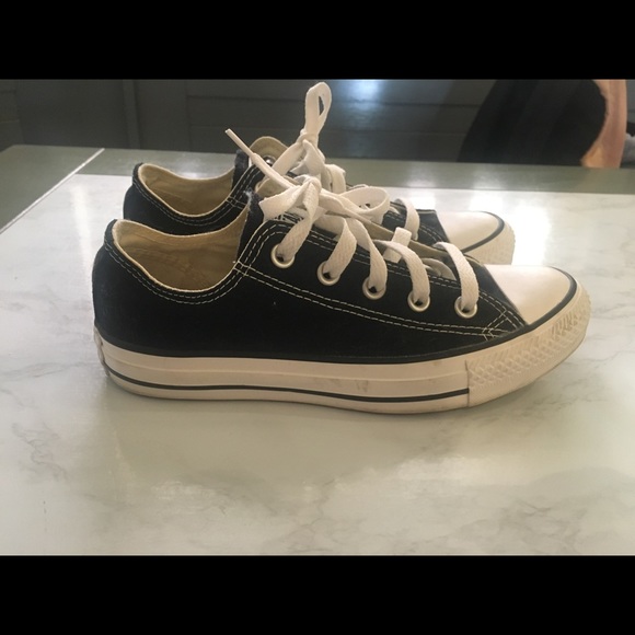 Black and white converse women’s size 6 - Picture 2 of 3